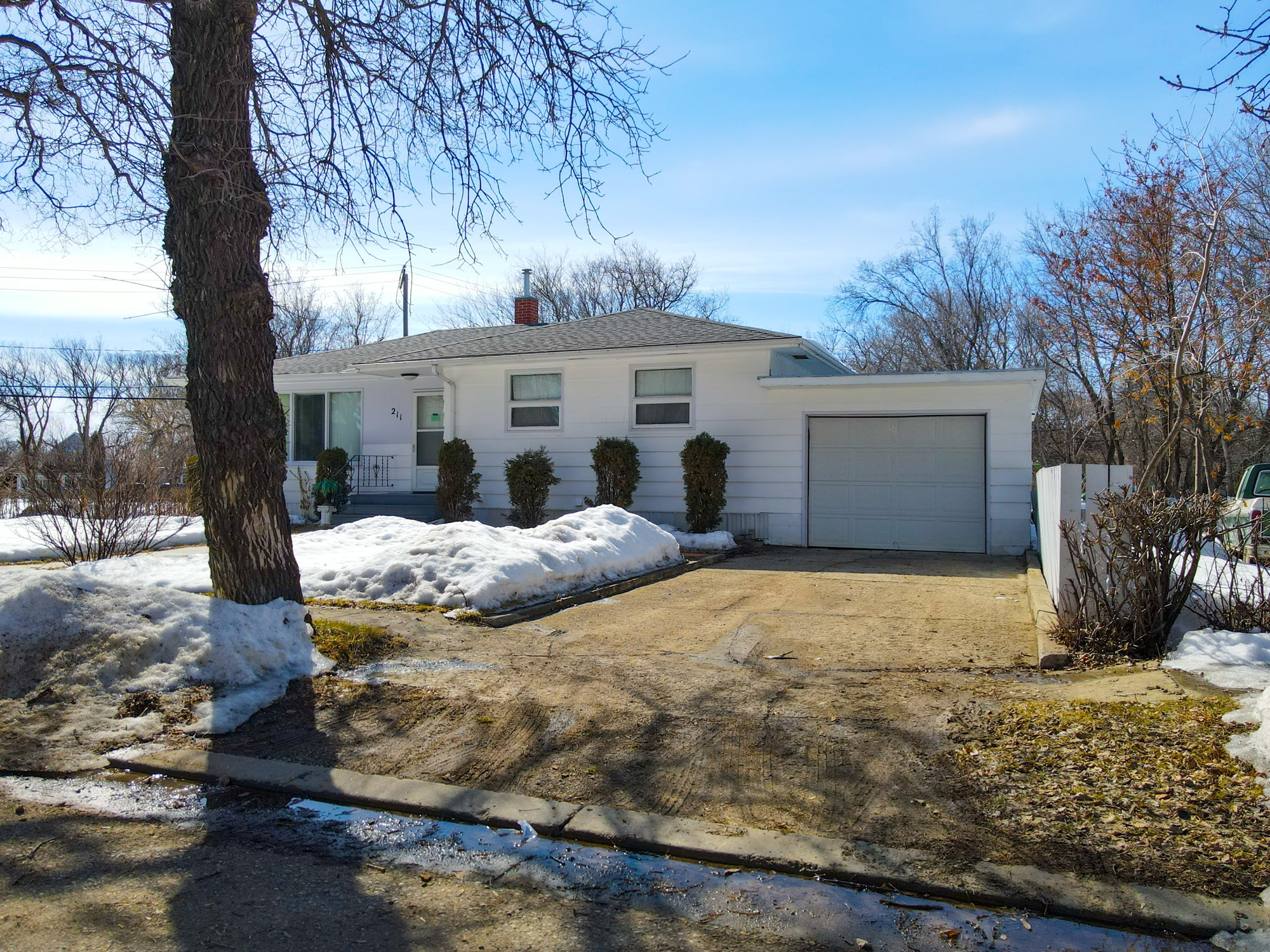 211 West Ave, Kamsack Saskatchewan Ace Real Estate & Insurance Services